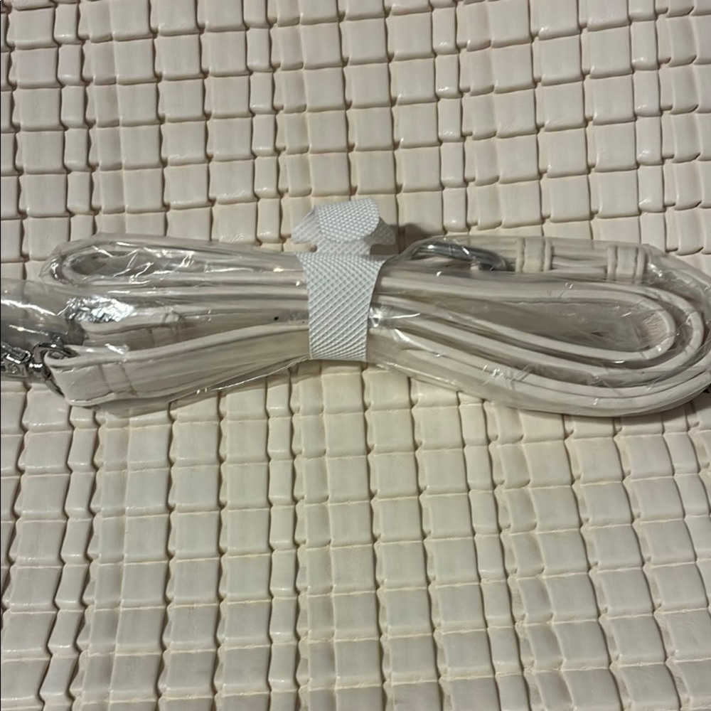 White Grid Pattern Shoulder Bag With Relaxed Desi… - image 7